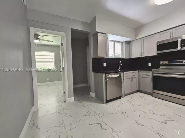 4-bedroom home for rent in North Miami Beach - 1929 NE 176th St - MondialRealty
