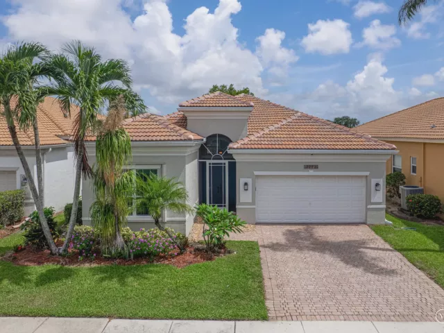 3-bedroom home for sale in Delray Beach - 7272 Demedici Circle - MondialRealty