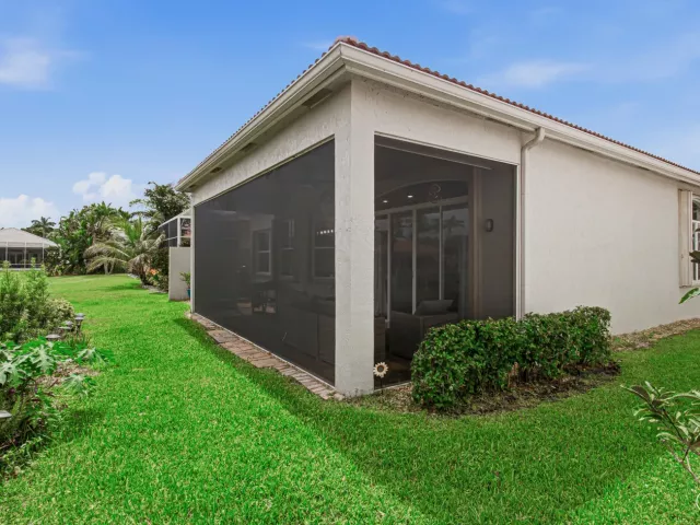 3-bedroom home for sale in Delray Beach - 7272 Demedici Circle - MondialRealty