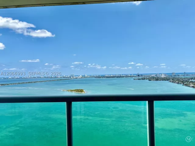 2-bedroom condo for rent in Miami - 1800 N Bayshore Dr 4209 - MondialRealty
