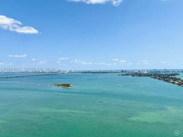 2-bedroom condo for rent in Miami - 1800 N Bayshore Dr 4209 - MondialRealty