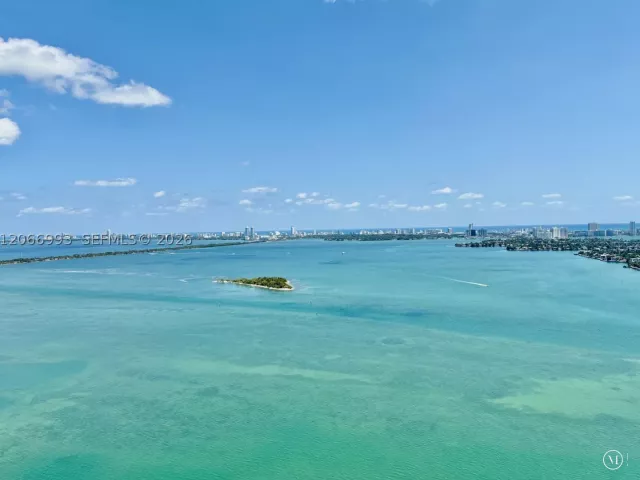2-bedroom condo for rent in Miami - 1800 N Bayshore Dr 4209 - MondialRealty