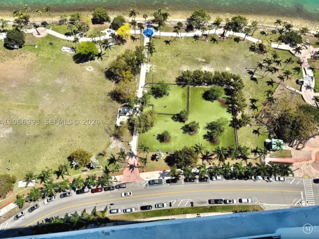 2-bedroom condo for rent in Miami - 1800 N Bayshore Dr 4209 - MondialRealty