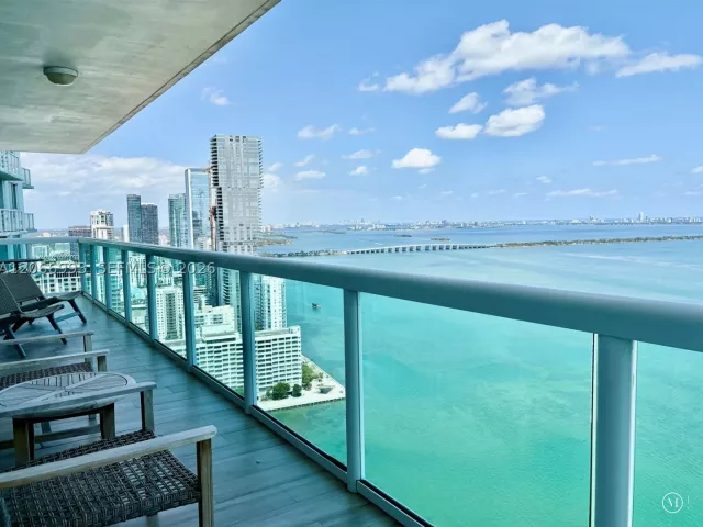 2-bedroom condo for rent in Miami - 1800 N Bayshore Dr 4209 - MondialRealty