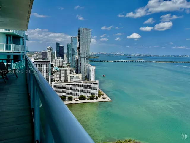 2-bedroom condo for rent in Miami - 1800 N Bayshore Dr 4209 - MondialRealty