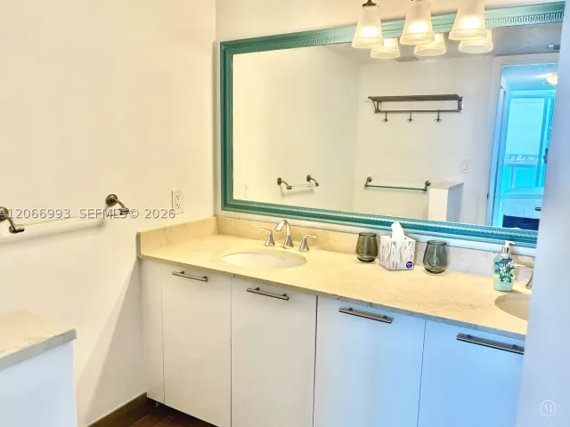 2-bedroom condo for rent in Miami - 1800 N Bayshore Dr 4209 - MondialRealty