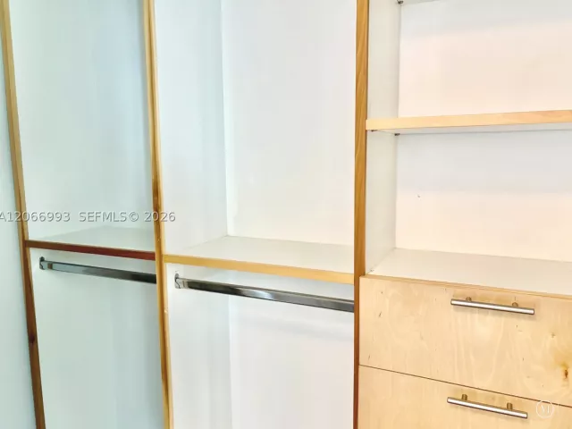 2-bedroom condo for rent in Miami - 1800 N Bayshore Dr 4209 - MondialRealty
