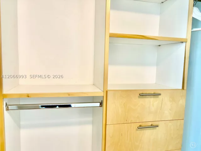 2-bedroom condo for rent in Miami - 1800 N Bayshore Dr 4209 - MondialRealty