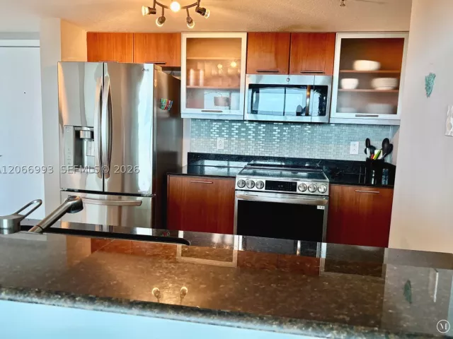 2-bedroom condo for rent in Miami - 1800 N Bayshore Dr 4209 - MondialRealty