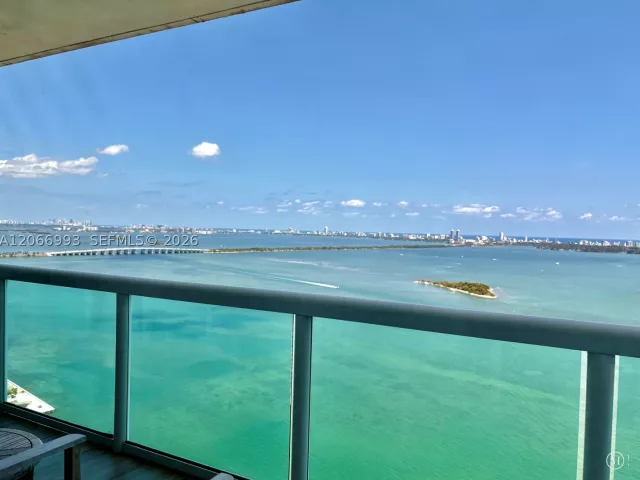 2-bedroom condo for rent in Miami - 1800 N Bayshore Dr 4209 - MondialRealty