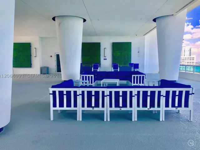 2-bedroom condo for rent in Miami - 1800 N Bayshore Dr 4209 - MondialRealty