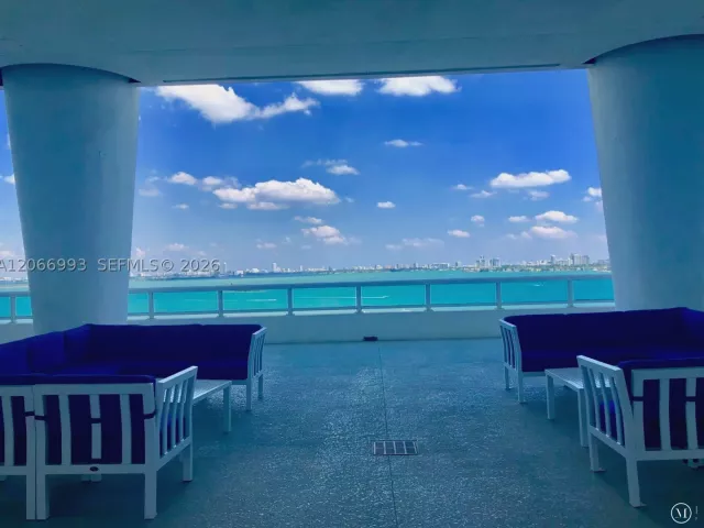 2-bedroom condo for rent in Miami - 1800 N Bayshore Dr 4209 - MondialRealty
