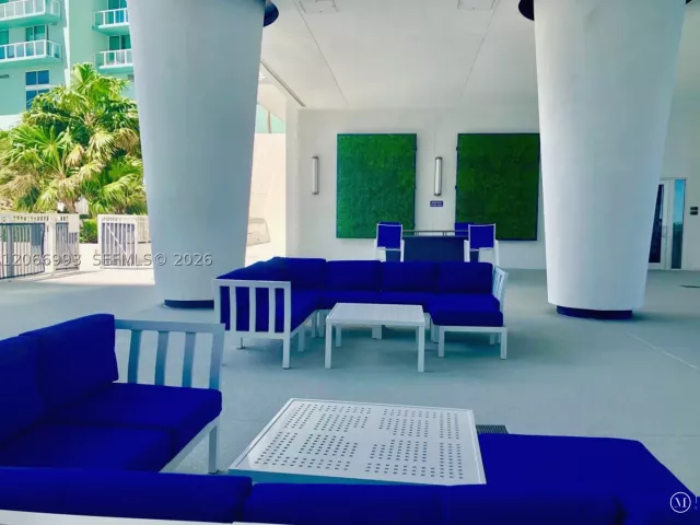 2-bedroom condo for rent in Miami - 1800 N Bayshore Dr 4209 - MondialRealty