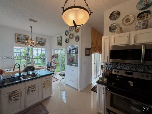 3-bedroom home for sale in Miami - 16261 SW 101st Ter - MondialRealty