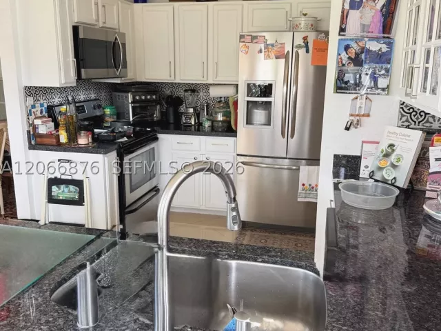 3-bedroom home for sale in Miami - 16261 SW 101st Ter - MondialRealty