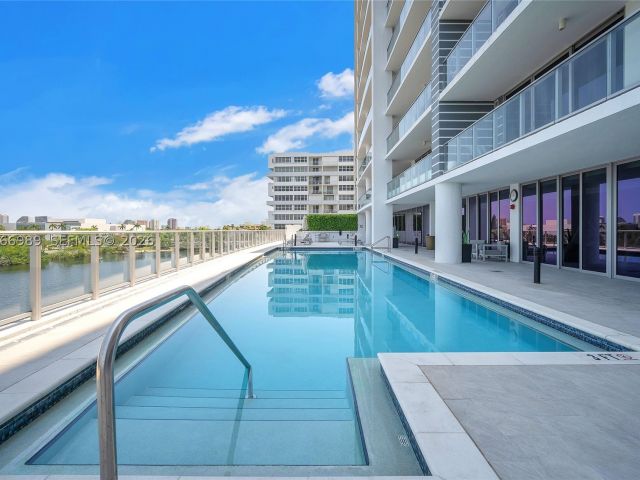 3-bedroom condo for sale in Fort Lauderdale - 1180 N Federal Hwy 501 - MondialRealty