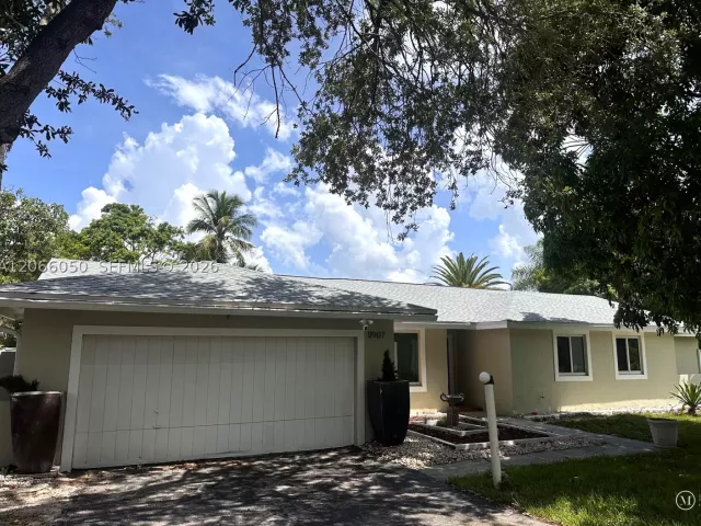 4-bedroom home for rent in Cooper City - 11907 Jennifer Way 1 - MondialRealty