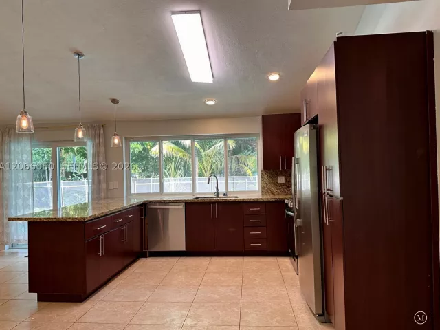 4-bedroom home for rent in Cooper City - 11907 Jennifer Way 1 - MondialRealty