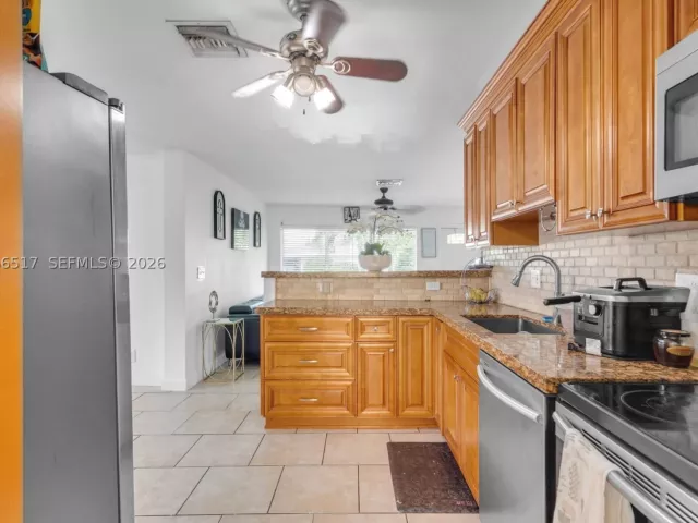 4-bedroom home for sale in Pompano Beach - 2721 NE 8th Ave - MondialRealty