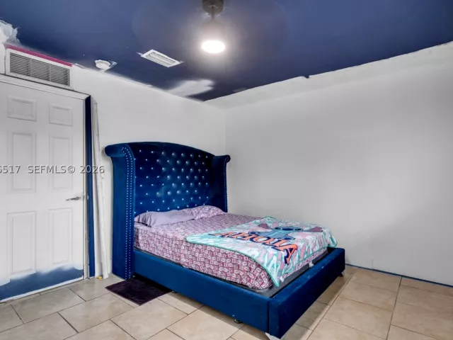 4-bedroom home for sale in Pompano Beach - 2721 NE 8th Ave - MondialRealty