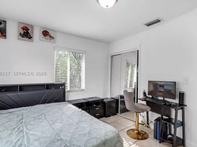 4-bedroom home for sale in Pompano Beach - 2721 NE 8th Ave - MondialRealty