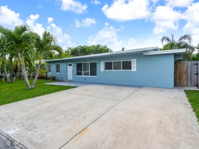 4-bedroom home for sale in Pompano Beach - 2721 NE 8th Ave - MondialRealty