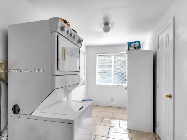 4-bedroom home for sale in Pompano Beach - 2721 NE 8th Ave - MondialRealty