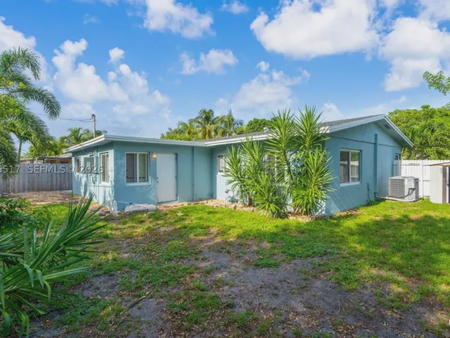4-bedroom home for sale in Pompano Beach - 2721 NE 8th Ave - MondialRealty