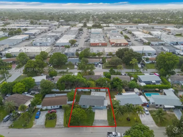 4-bedroom home for sale in Pompano Beach - 2721 NE 8th Ave - MondialRealty