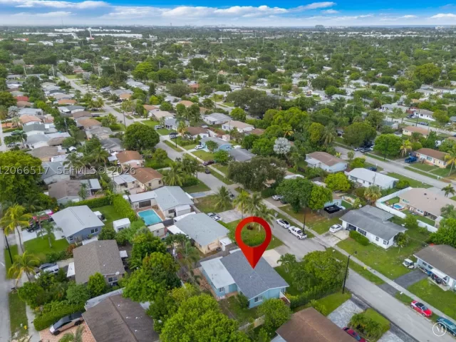 4-bedroom home for sale in Pompano Beach - 2721 NE 8th Ave - MondialRealty
