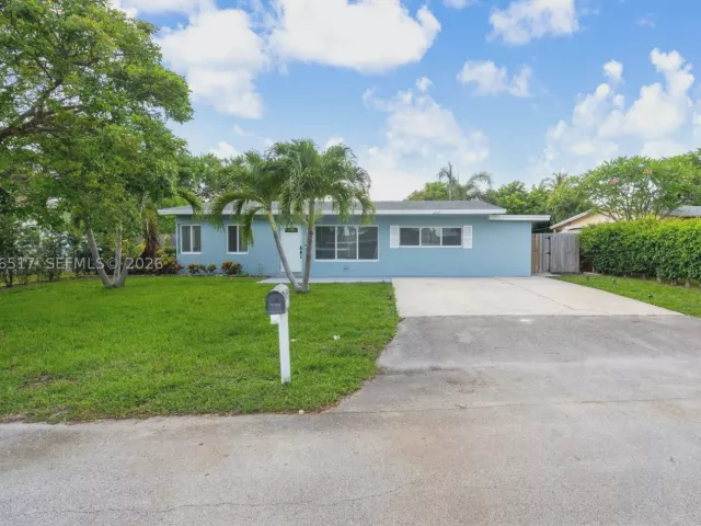 4-bedroom home for sale in Pompano Beach - 2721 NE 8th Ave - MondialRealty