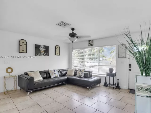 4-bedroom home for sale in Pompano Beach - 2721 NE 8th Ave - MondialRealty