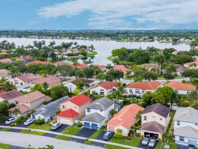 3-bedroom home for rent in Pembroke Pines - 18451 NW 22nd St - MondialRealty