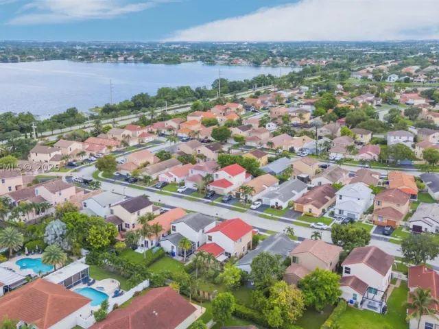 3-bedroom home for rent in Pembroke Pines - 18451 NW 22nd St - MondialRealty