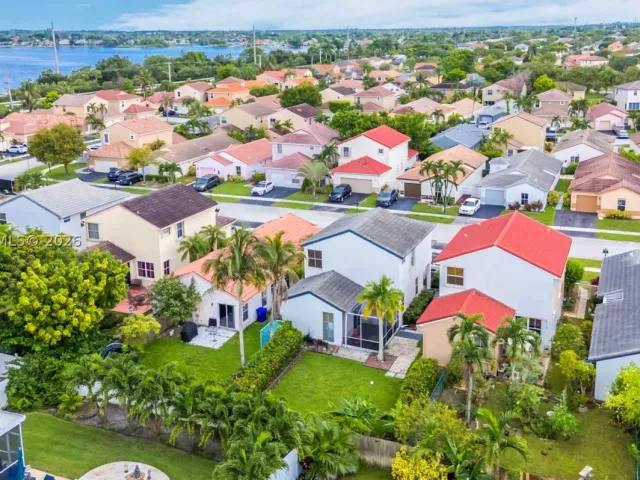 3-bedroom home for rent in Pembroke Pines - 18451 NW 22nd St - MondialRealty