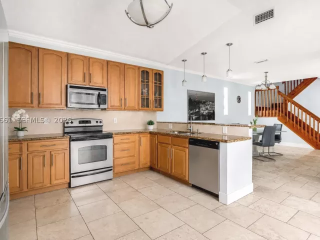 3-bedroom home for rent in Pembroke Pines - 18451 NW 22nd St - MondialRealty