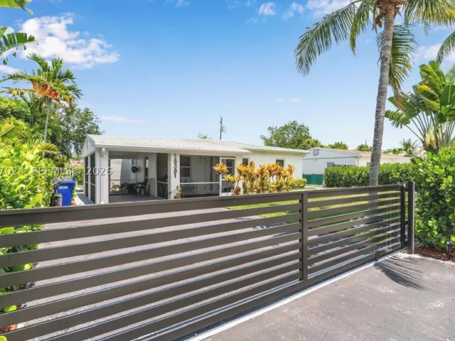 3-bedroom home for rent in North Miami Beach - 18381 NE 20th Ave 0 - MondialRealty