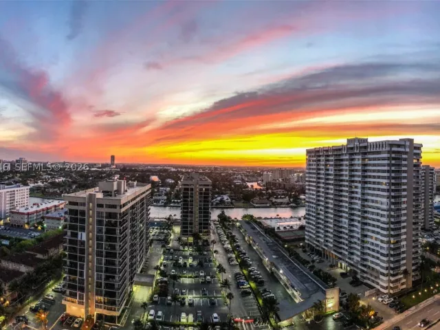 3-bedroom condo for sale in Hallandale Beach - 2030 S Ocean Dr 2027 - MondialRealty