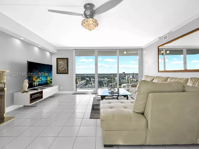 3-bedroom condo for sale in Hallandale Beach - 2030 S Ocean Dr 2027 - MondialRealty