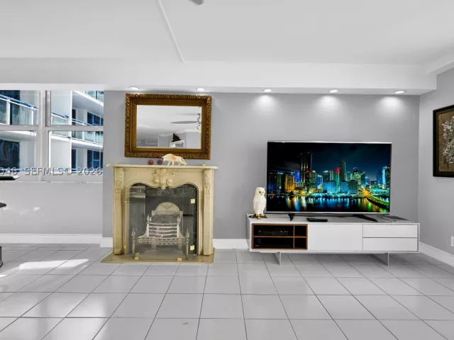 3-bedroom condo for sale in Hallandale Beach - 2030 S Ocean Dr 2027 - MondialRealty