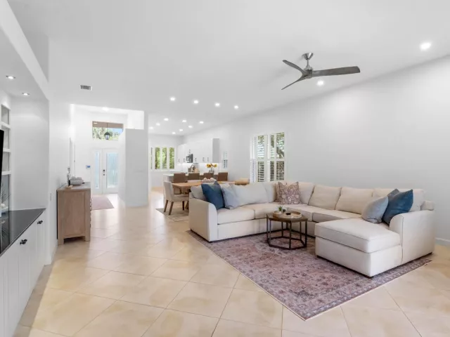 3-bedroom home for sale in West Palm Beach - 8170 Bob-O-Link Drive - MondialRealty