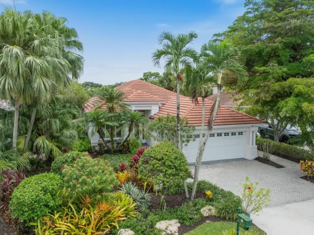3-bedroom home for sale in West Palm Beach - 8170 Bob-O-Link Drive - MondialRealty