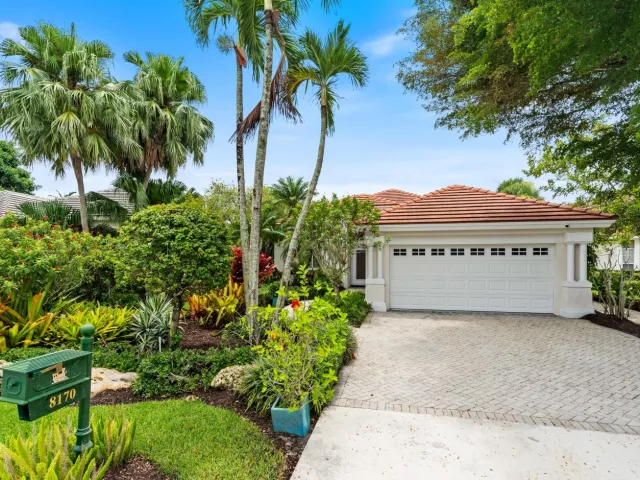 3-bedroom home for sale in West Palm Beach - 8170 Bob-O-Link Drive - MondialRealty