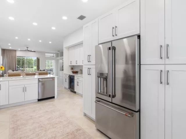 3-bedroom home for sale in West Palm Beach - 8170 Bob-O-Link Drive - MondialRealty