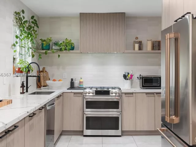 3-bedroom home for sale in Biscayne Park - 11400 Griffing Blvd - MondialRealty