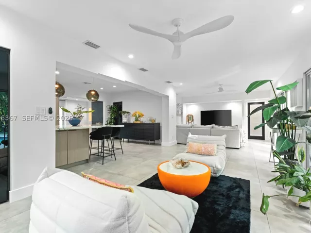 3-bedroom home for sale in Biscayne Park - 11400 Griffing Blvd - MondialRealty