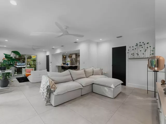3-bedroom home for sale in Biscayne Park - 11400 Griffing Blvd - MondialRealty