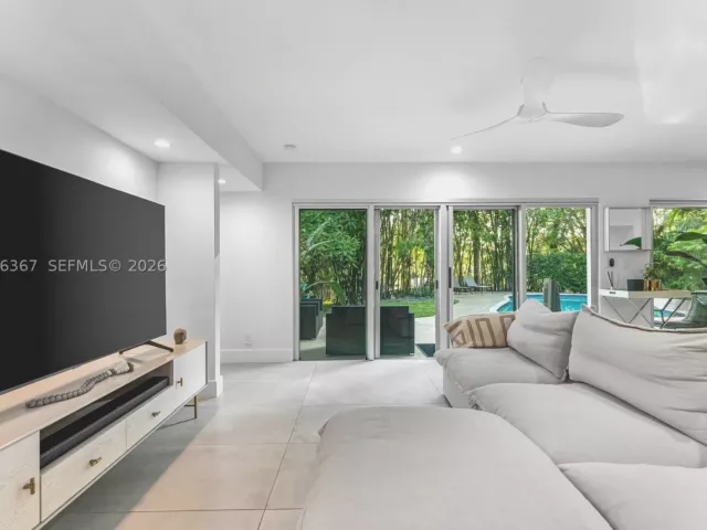 3-bedroom home for sale in Biscayne Park - 11400 Griffing Blvd - MondialRealty