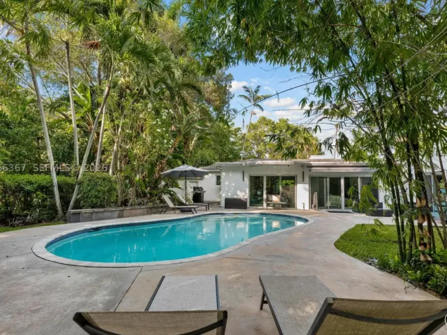 3-bedroom home for sale in Biscayne Park - 11400 Griffing Blvd - MondialRealty