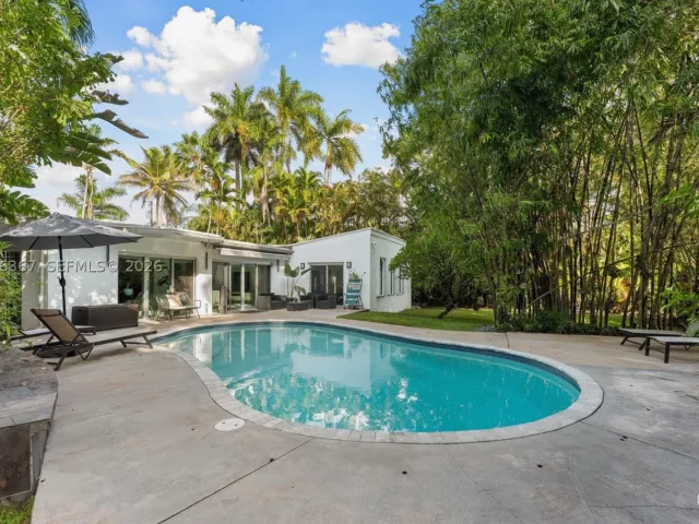 3-bedroom home for sale in Biscayne Park - 11400 Griffing Blvd - MondialRealty